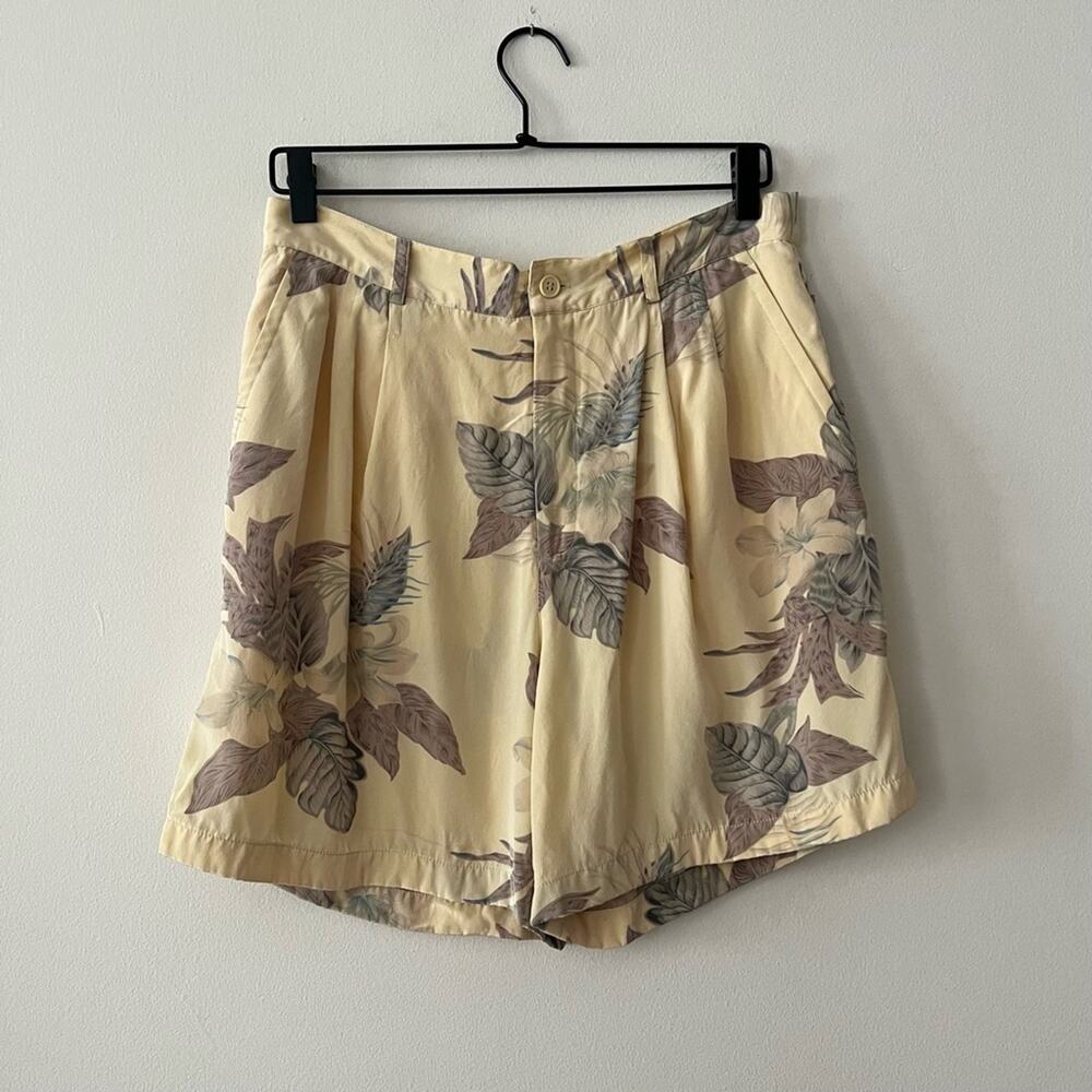 Vintage High Waist Floral Shorts in Cream and Taupe